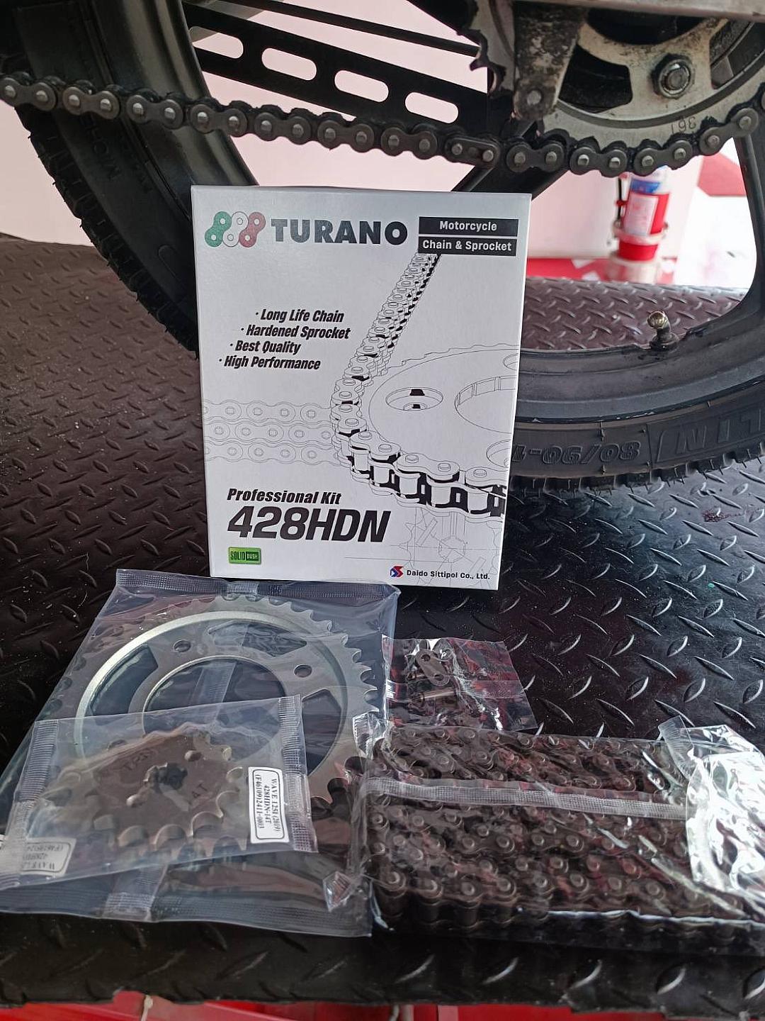 ขวัญใจพี่ไรเดอร์! Turano 428HDN Professional Kit ชุดโซ่–สเตอร์คุณภาพสูง ราคาสบายกระเป๋า